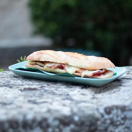 Unduesina אכסניה